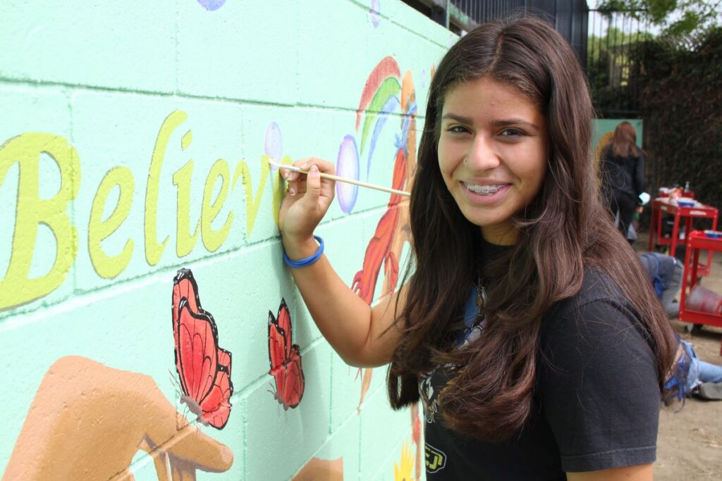 La Colonia Youth Mural Program and Future Leaders of America Unveil ...